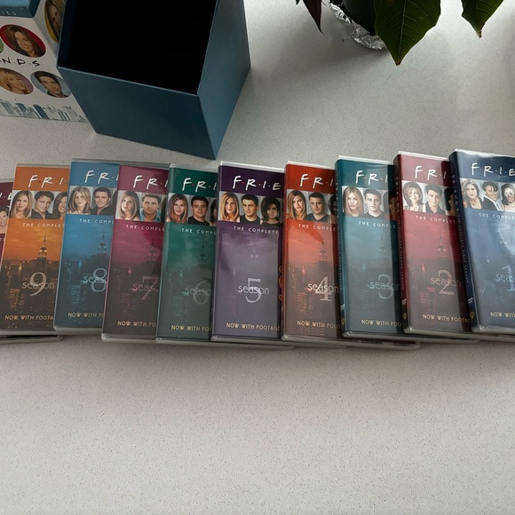 Friends: The Complete Series Collection - Picture 3 of 3